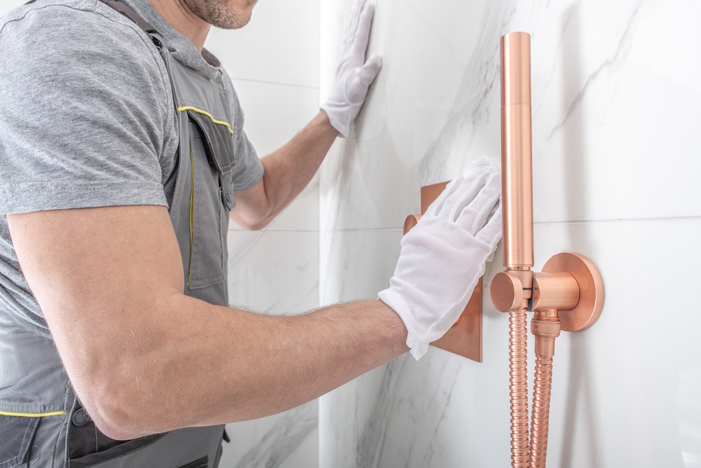 Jak usunąć kamień z kabiny prysznicowej? — 4 naturalne sposoby
